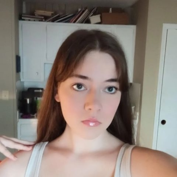 Meet your Posher, Olivia - Picture 1 of 1